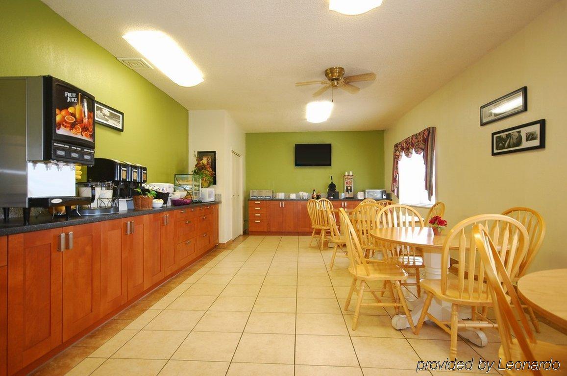 Econo Lodge Childress Restaurant photo